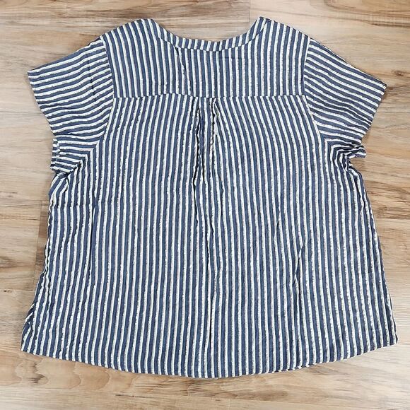 🔺️Torrid Blue, White, Metallic Gold Luxe Striped Buttoned Vneck Blouse 3X - Picture 4 of 14